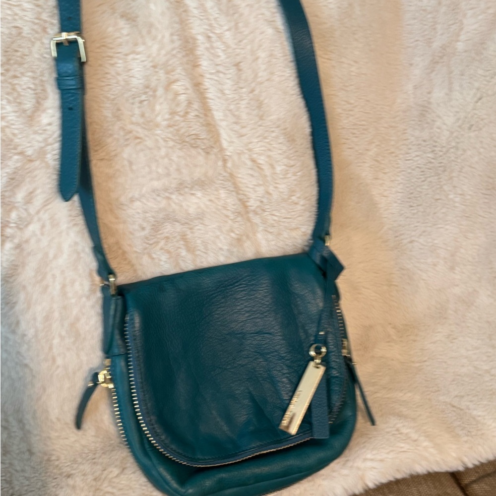 Vince Camuto Teal Crossbody 😍👜